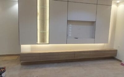 تركيب أحدث ديكورات الشاشات في الدمام – تصميمات مودرن وعصرية 2025 | مقاول الدمام